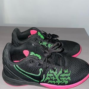 Nike Kyrie Flytrap 2 Unisex Kids Black Basketball Shoes Size 6Y